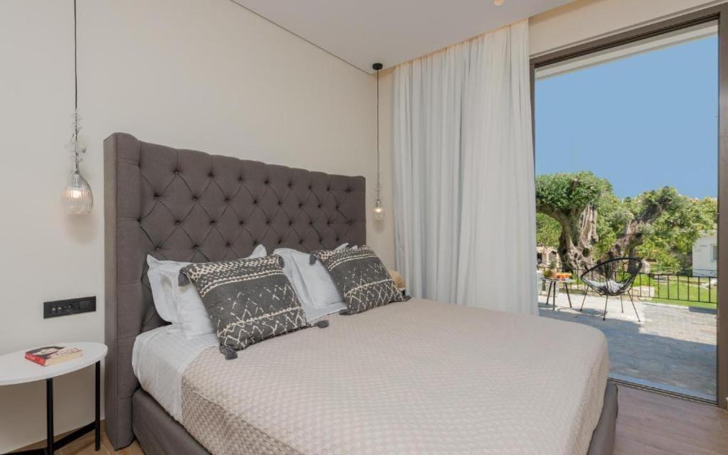 Eptanisos Beachfront Suites Zante Keri エクステリア 写真